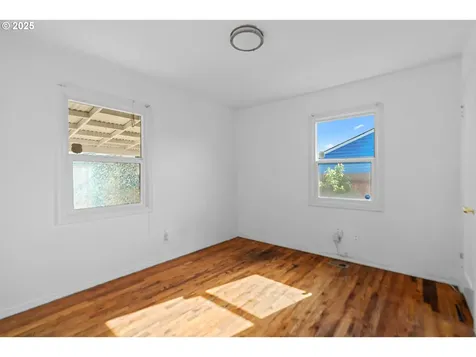 8405 SE Glenwood Street Portland OR 97266