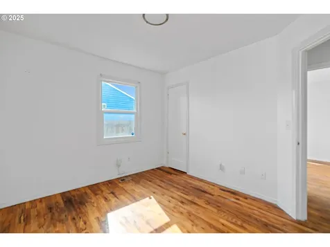 8405 SE Glenwood Street Portland OR 97266