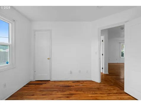 8405 SE Glenwood Street Portland OR 97266
