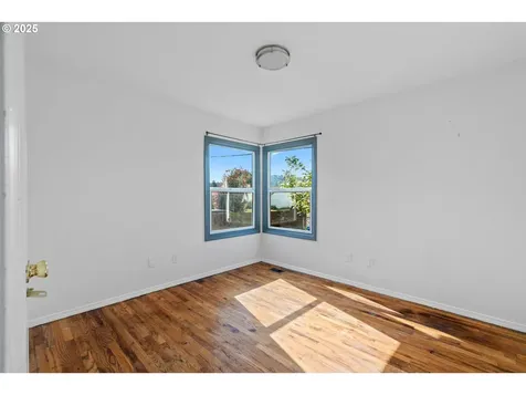 8405 SE Glenwood Street Portland OR 97266