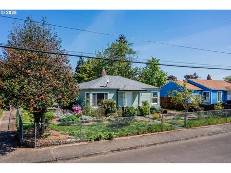 8405 SE Glenwood Street Portland OR 97266