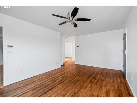 8405 SE Glenwood Street Portland OR 97266