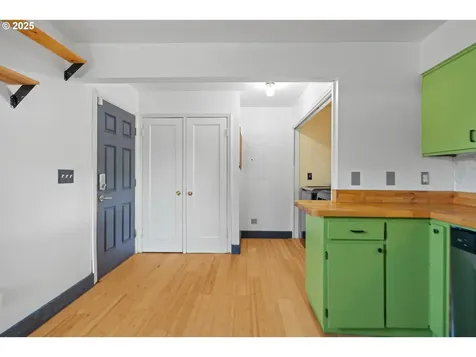 8405 SE Glenwood Street Portland OR 97266
