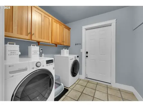 777 27th Avenue Sweet Home OR 97386