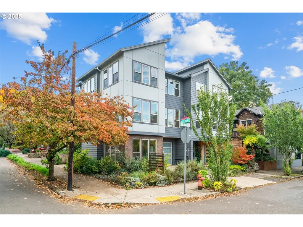 2306 SE Clinton Street Portland OR 97202