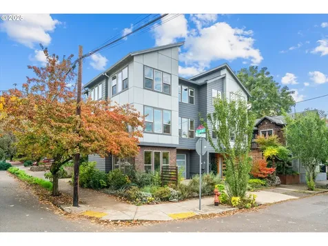 2306 SE Clinton Street Portland OR 97202