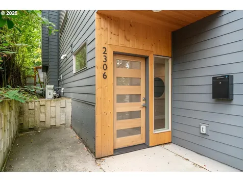 2306 SE Clinton Street Portland OR 97202