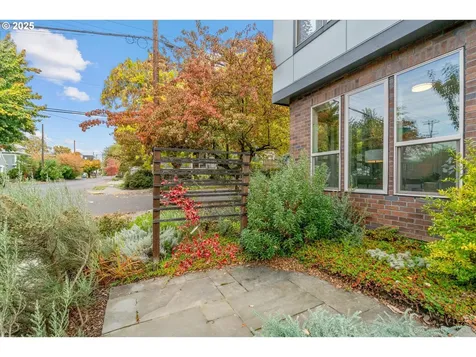 2306 SE Clinton Street Portland OR 97202