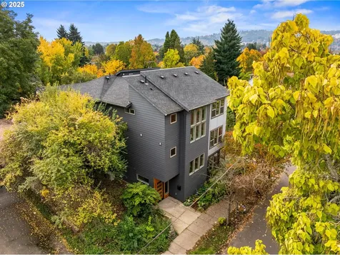 2306 SE Clinton Street Portland OR 97202