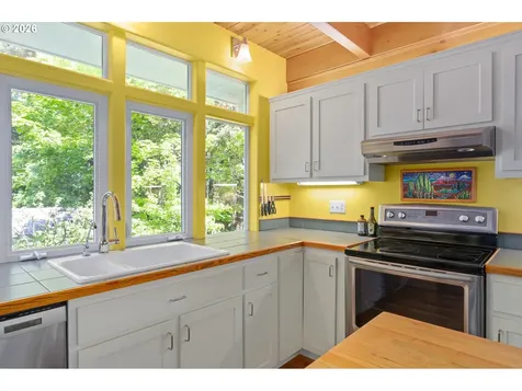 2985 Adams Street Eugene OR 97405