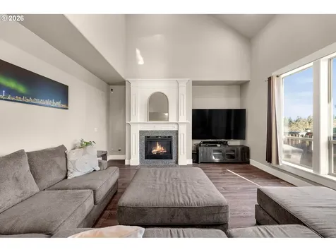 1551 N 4th Court Washougal WA 98671