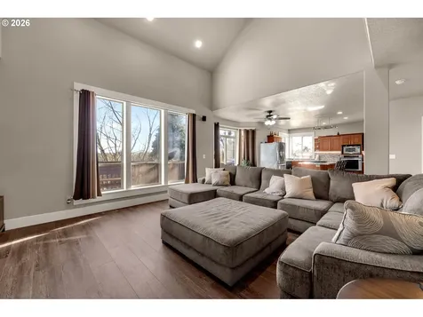 1551 N 4th Court Washougal WA 98671