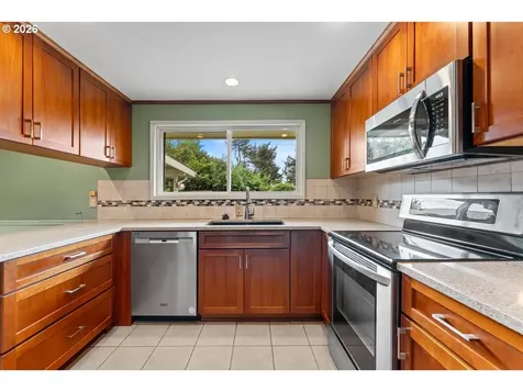 3825 SE 166th Court Portland OR 97236