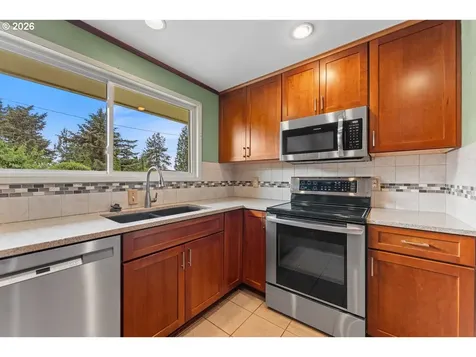 3825 SE 166th Court Portland OR 97236
