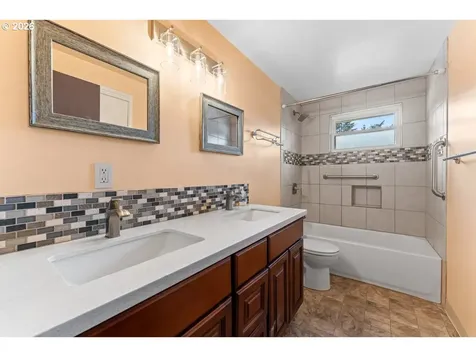 3825 SE 166th Court Portland OR 97236