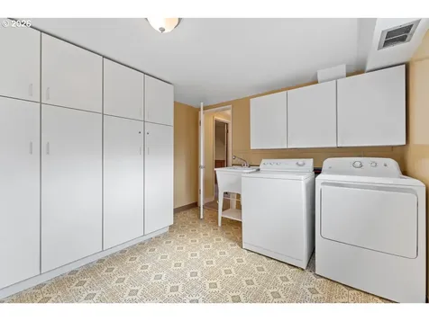 3825 SE 166th Court Portland OR 97236