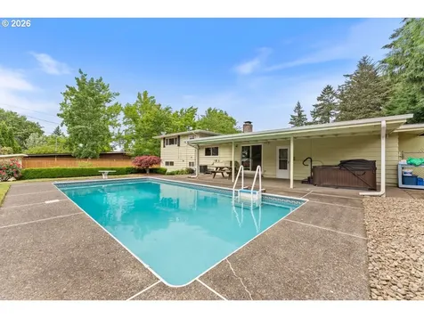 3825 SE 166th Court Portland OR 97236