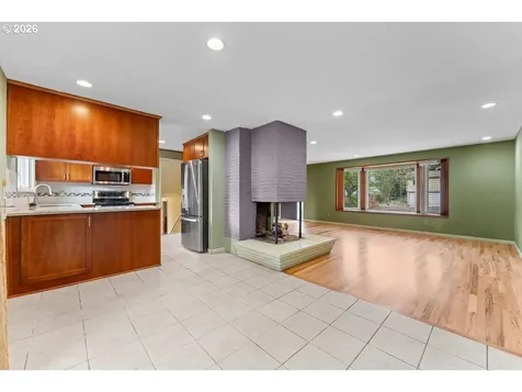 3825 SE 166th Court Portland OR 97236