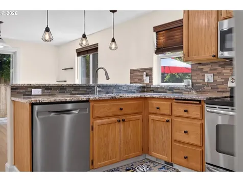 1250 N Ponderosa Street Canby OR 97013