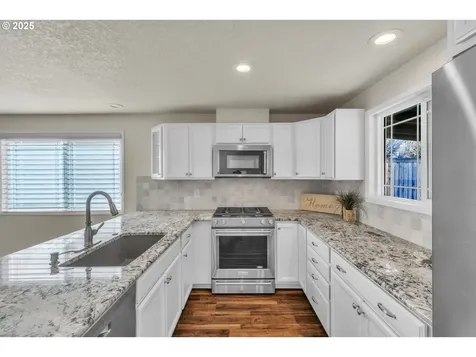 18725 Roundtree Drive Oregon City OR 97045