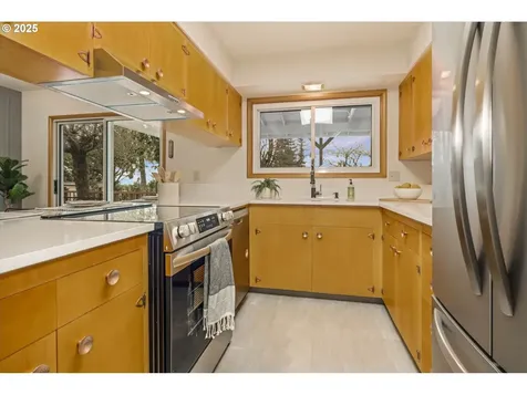 1945 NW 7th Place Gresham OR 97030