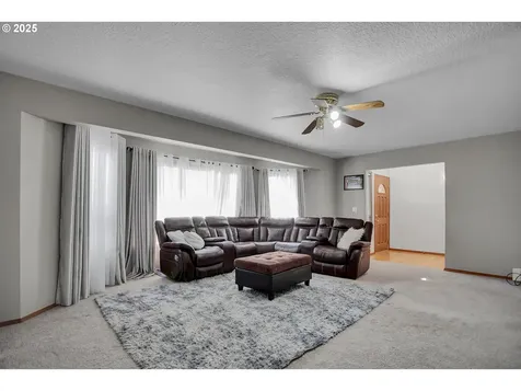 1615 E Briar Court Newberg OR 97132