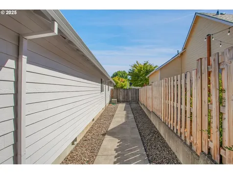 1615 E Briar Court Newberg OR 97132