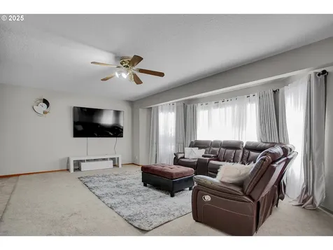 1615 E Briar Court Newberg OR 97132