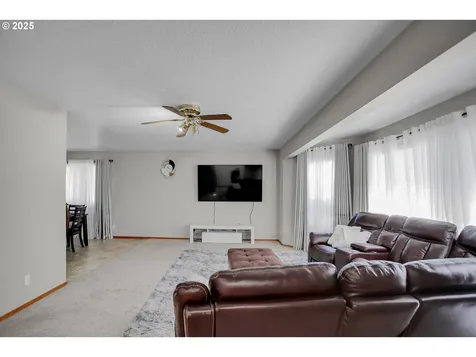 1615 E Briar Court Newberg OR 97132