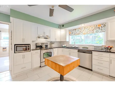 10702 NW 13th Place Vancouver WA 98685