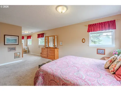 10702 NW 13th Place Vancouver WA 98685