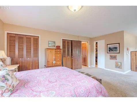 10702 NW 13th Place Vancouver WA 98685