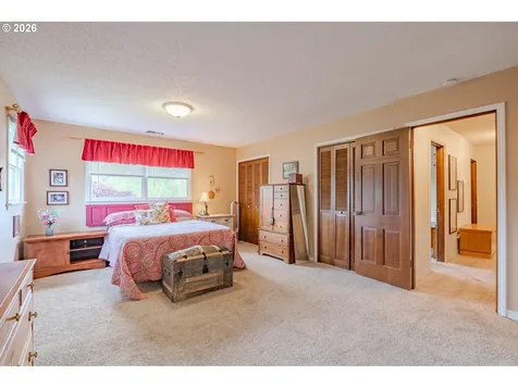 10702 NW 13th Place Vancouver WA 98685