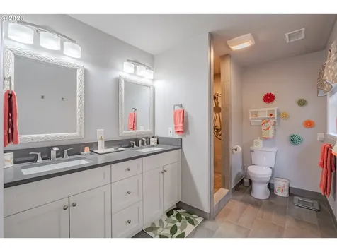 10702 NW 13th Place Vancouver WA 98685