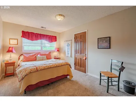 10702 NW 13th Place Vancouver WA 98685