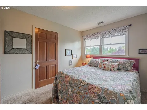 10702 NW 13th Place Vancouver WA 98685