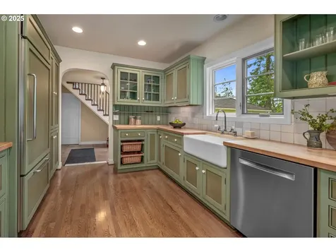 5046 SW Hilltop Lane Portland OR 97221