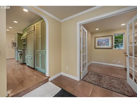 5046 SW Hilltop Lane Portland OR 97221
