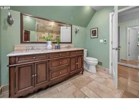 5046 SW Hilltop Lane Portland OR 97221