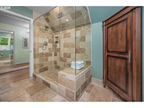 5046 SW Hilltop Lane Portland OR 97221