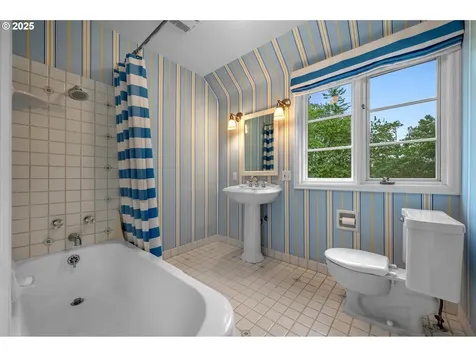 5046 SW Hilltop Lane Portland OR 97221