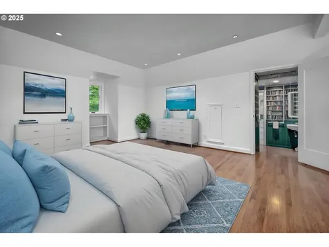 5046 SW Hilltop Lane Portland OR 97221