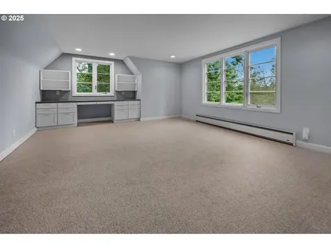 5046 SW Hilltop Lane Portland OR 97221