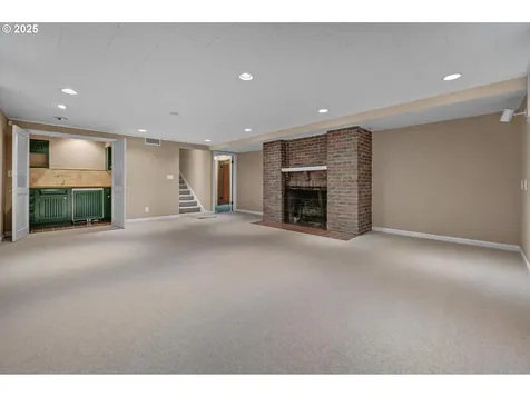 5046 SW Hilltop Lane Portland OR 97221