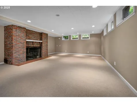 5046 SW Hilltop Lane Portland OR 97221