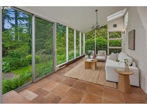 5046 SW Hilltop Lane Portland OR 97221