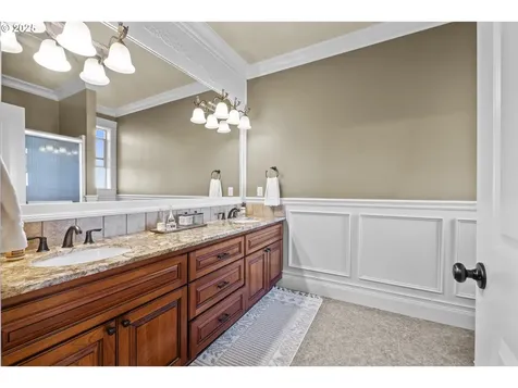 1700 NE Laurel Avenue Woodburn OR 97071