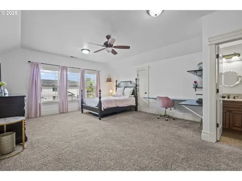 1700 NE Laurel Avenue Woodburn OR 97071