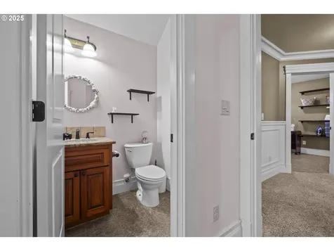 1700 NE Laurel Avenue Woodburn OR 97071