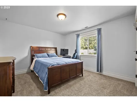 1700 NE Laurel Avenue Woodburn OR 97071